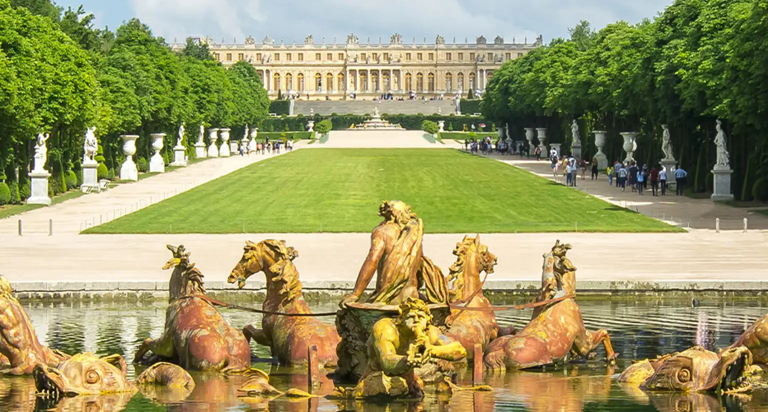 Explore Versailles and its renowned palace