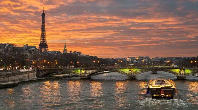 What could be more romantic than a dinner cruise on the Seine?