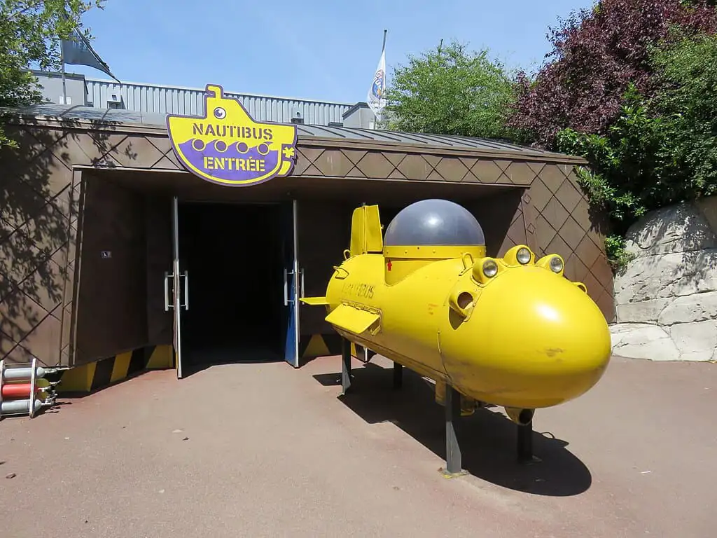 A yellow submarine outside the entrance of the Nautibus experience.