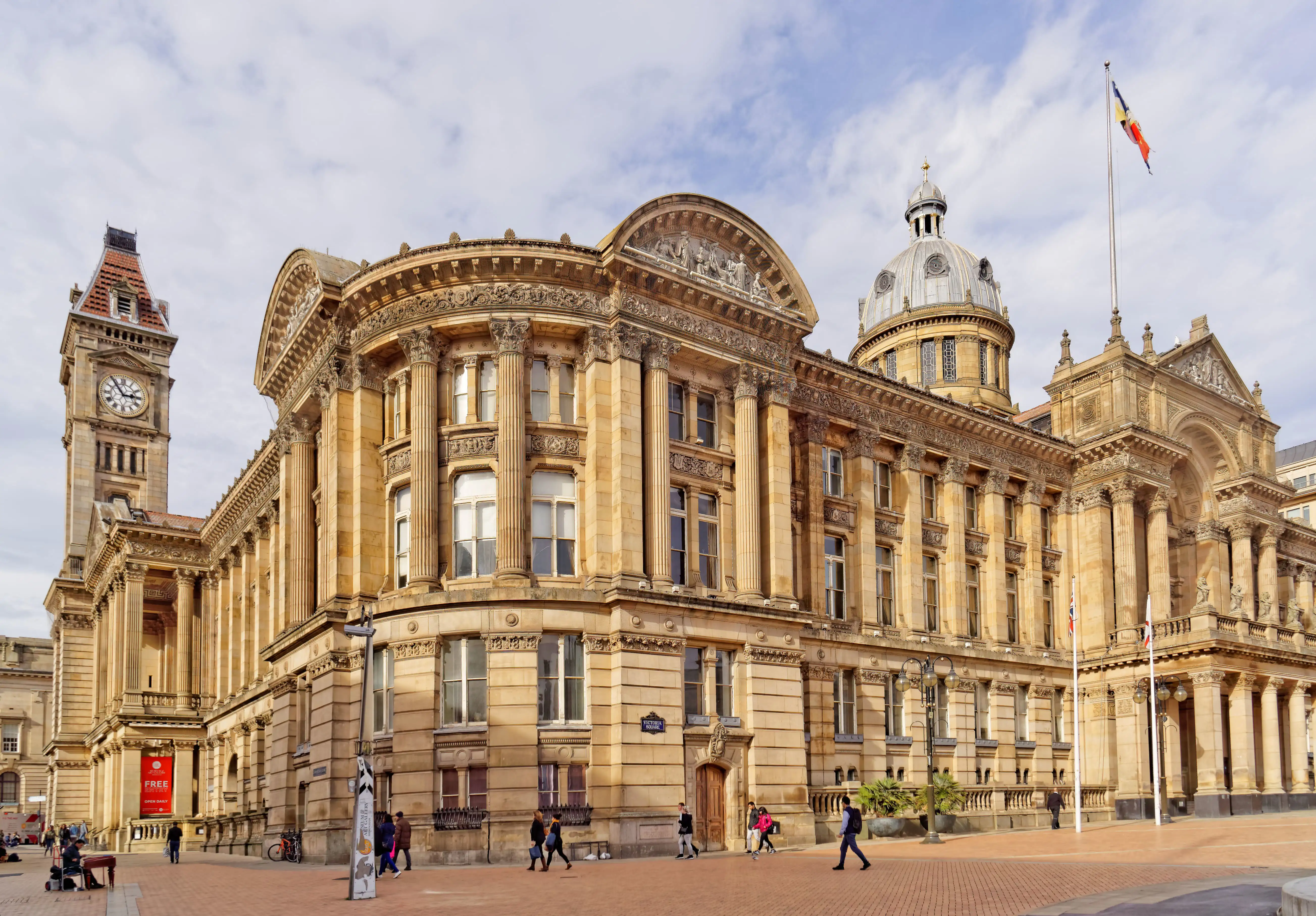 La mairie de Birmingham et le Museum & Art Gallery sur Victoria Square à Birmingham