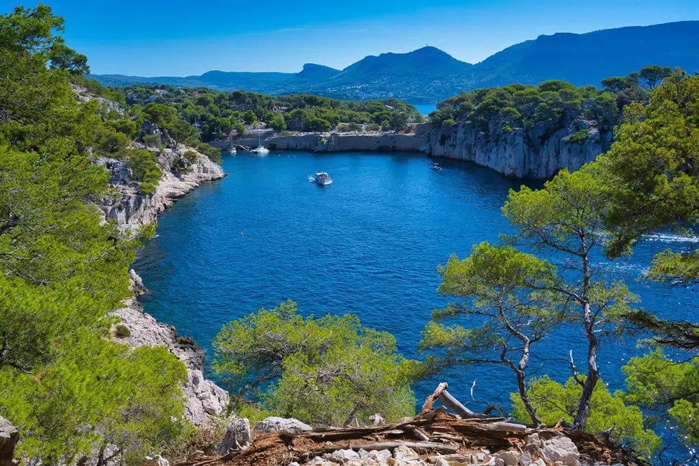 A boat in the Calanque de Port Pin.