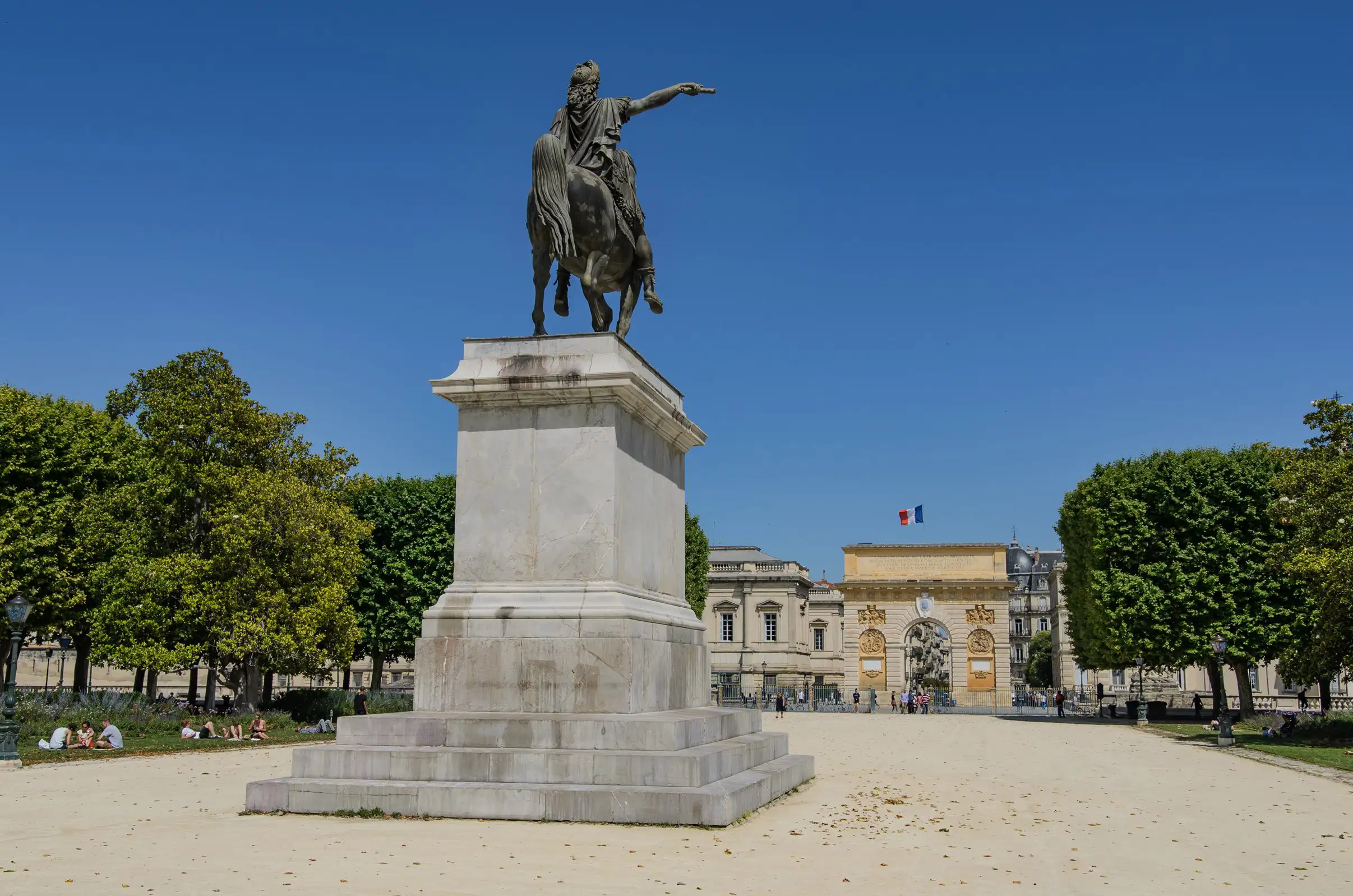 Equestrian statue and Arc de Triomphe, Montpellier