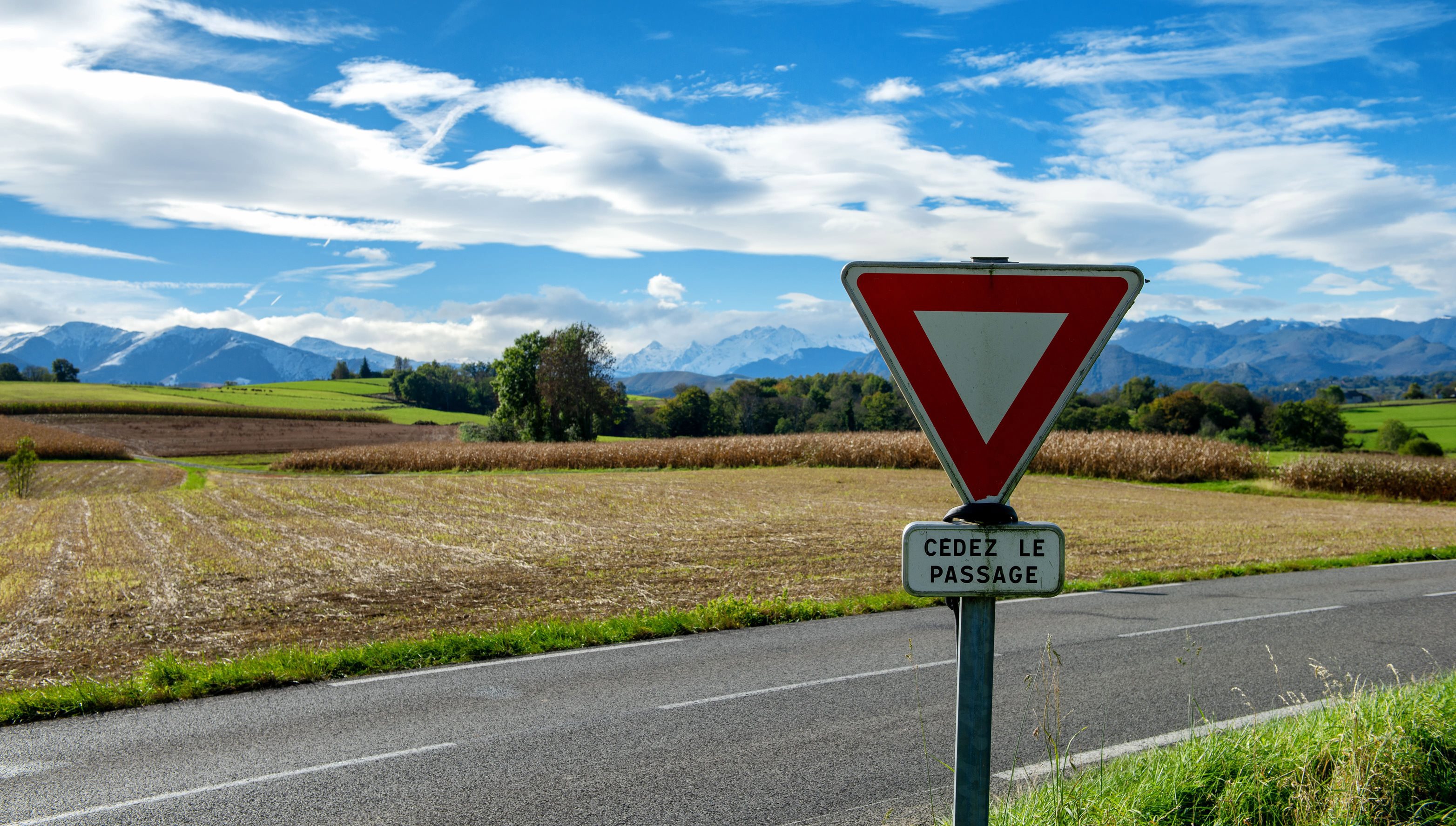French road signs and driving rules