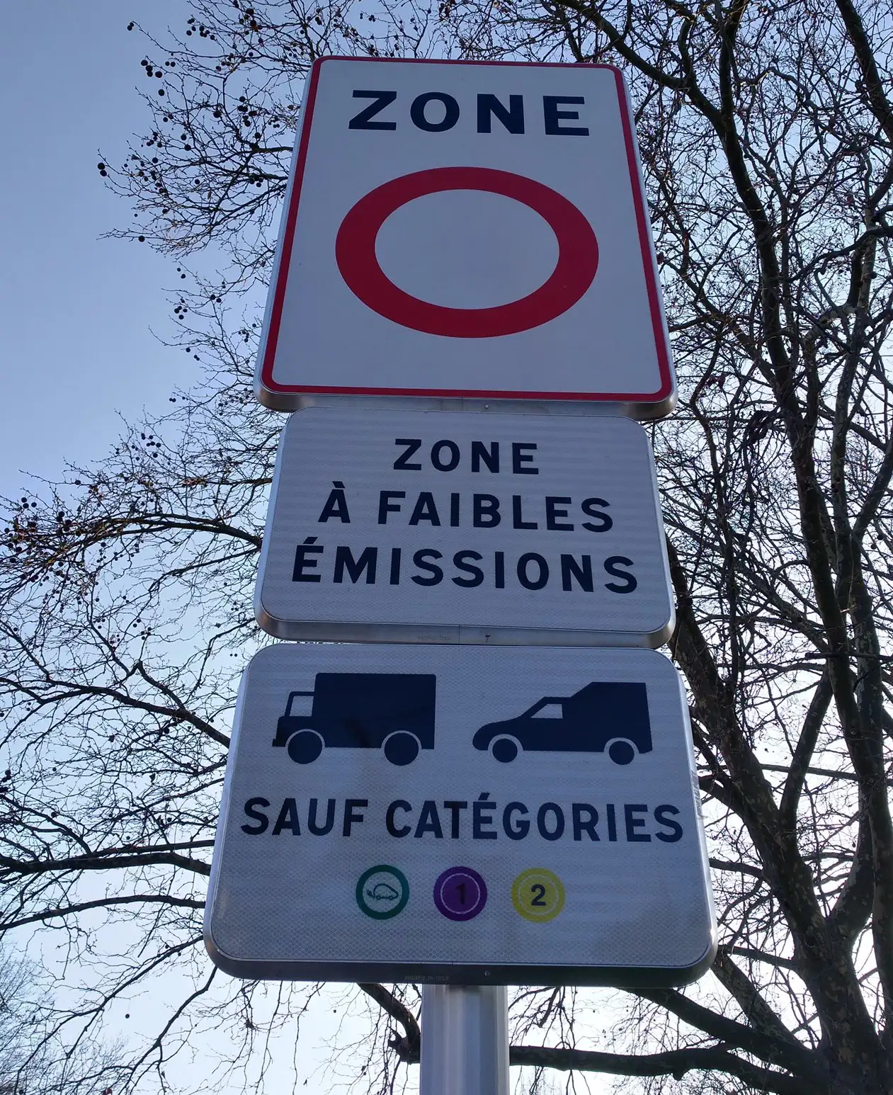A French road sign for a low emission zone