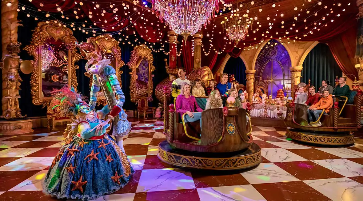 Group of people watching an indoor show in Efteling