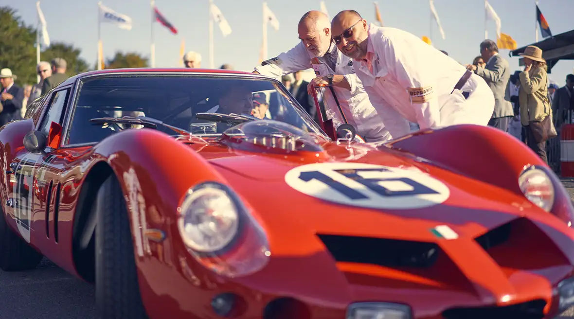 Des voitures de course historiques présentées à Goodwood Revival