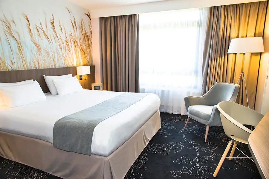 A typical guest room at Holiday Inn Calais Coquelles