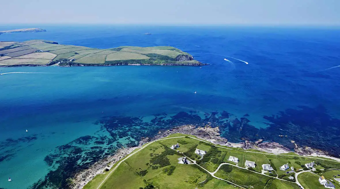 Vue d’oiseau de l’Estuaire de Chameau dans les Cornouailles