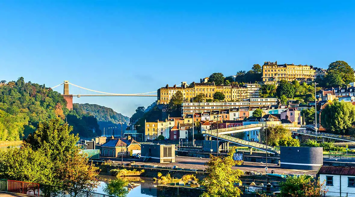 Vue ensoleillée sur la ville de Bristol