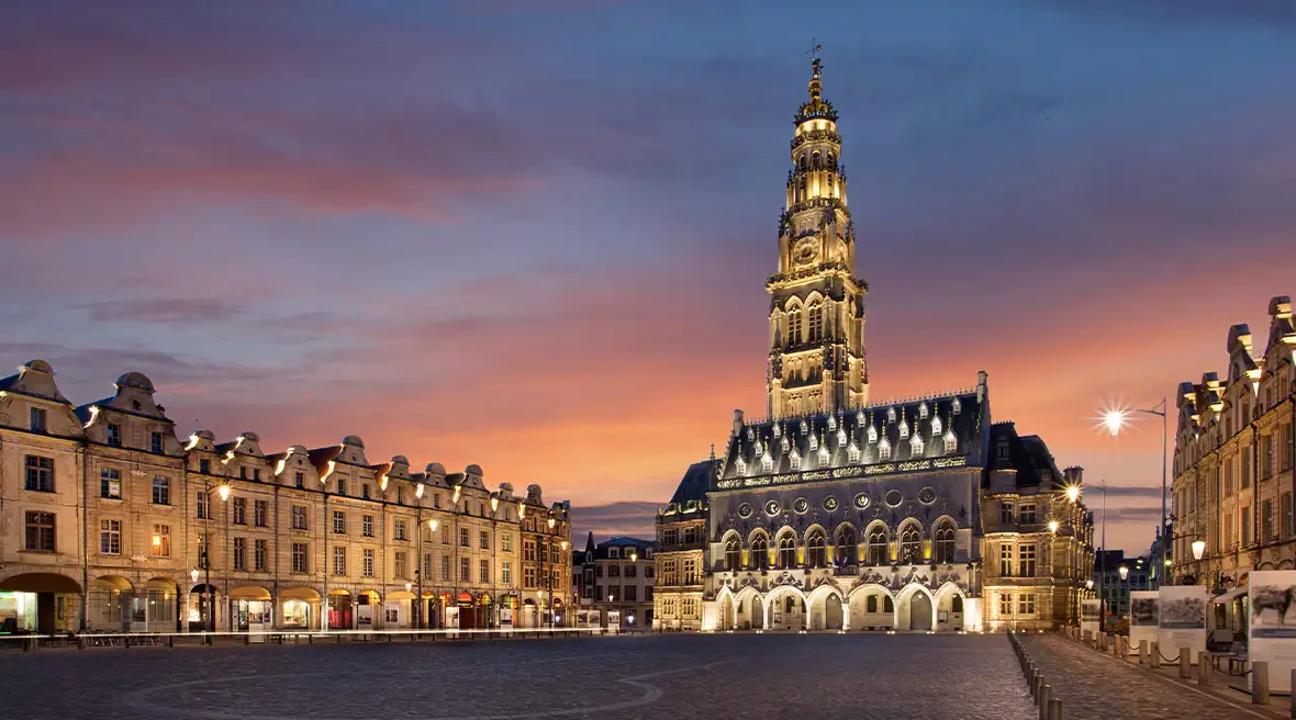 Le beffroi d’Arras et la Place de Héros