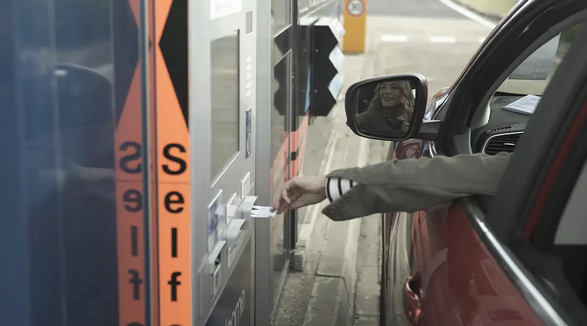Les bornes d’enregistrement automatique au terminal Eurotunnel Le Shuttle