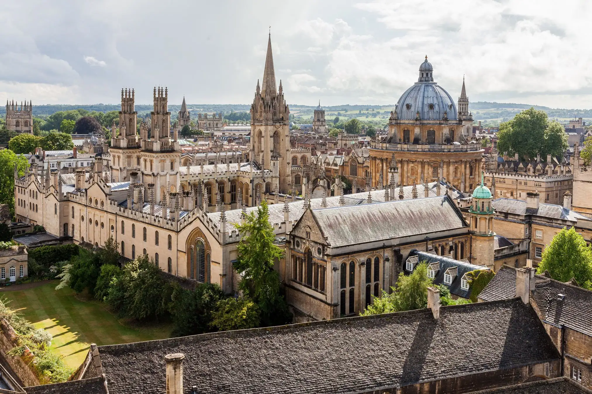 De skyline van Oxford met de romantische torenspitsen