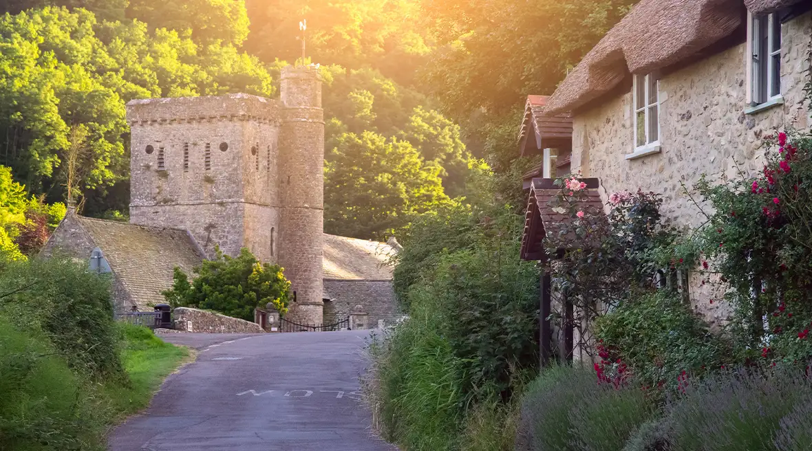 Le village de Branscombe et ses vieilles maisons en pierres dans le Devon