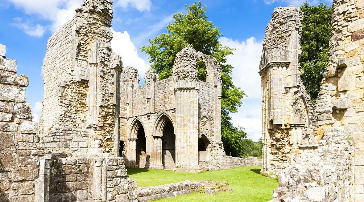 Les impressionnantes ruines de Bayham Old Abbey près de Royal Tunbridge Wells.