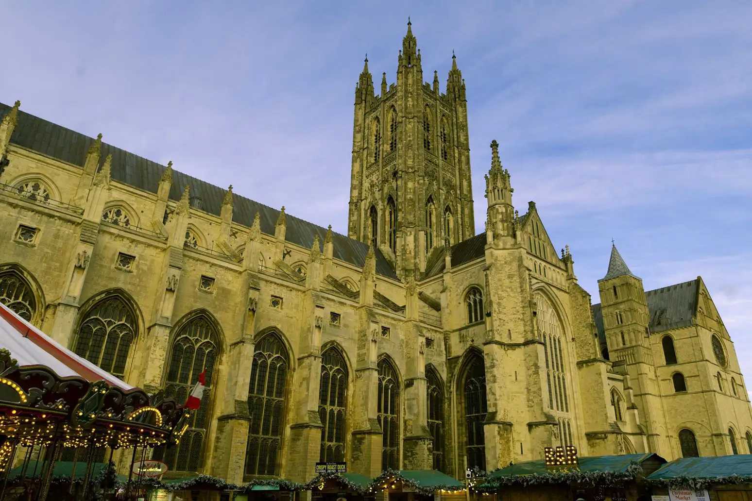 Kerstkraampjes bij de kathedraal van Canterbury.