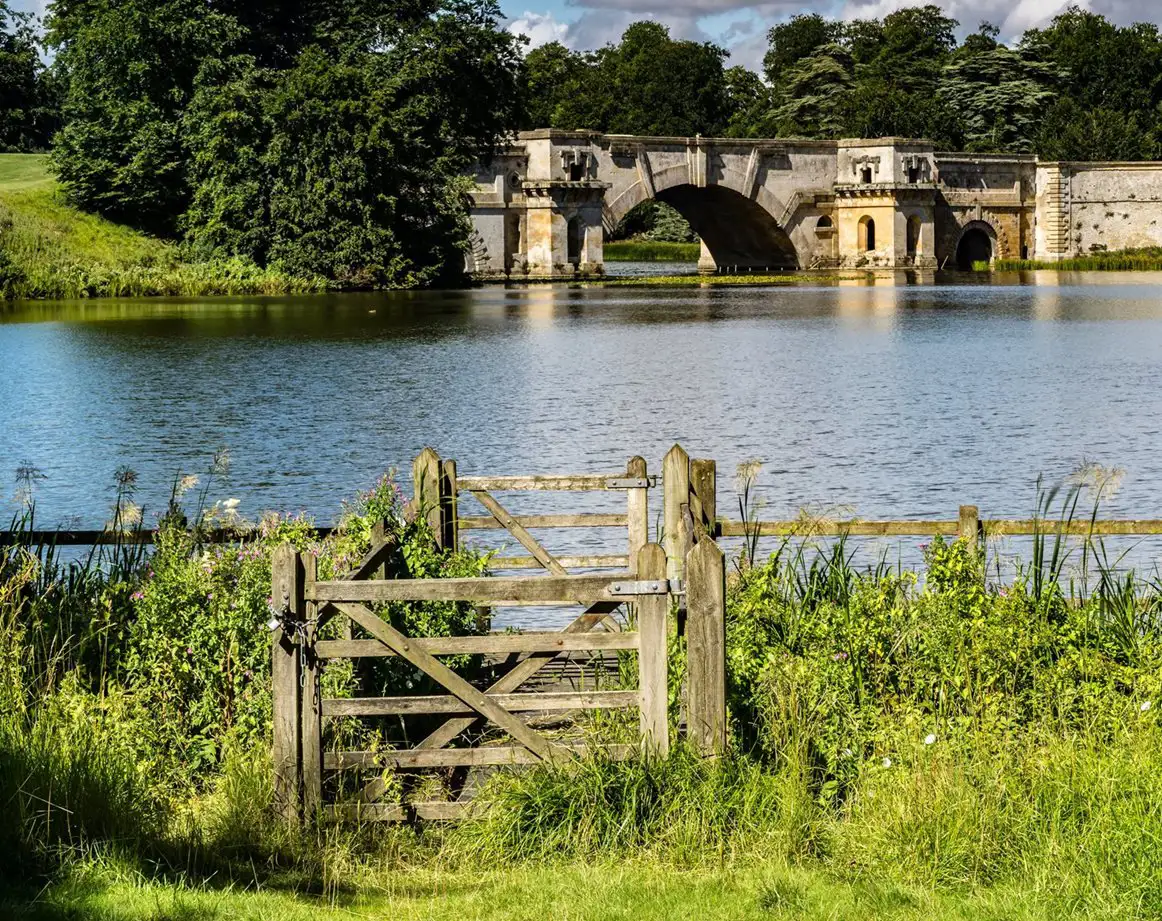 De Grand Bridge over het meer bij Blenheim Palace.