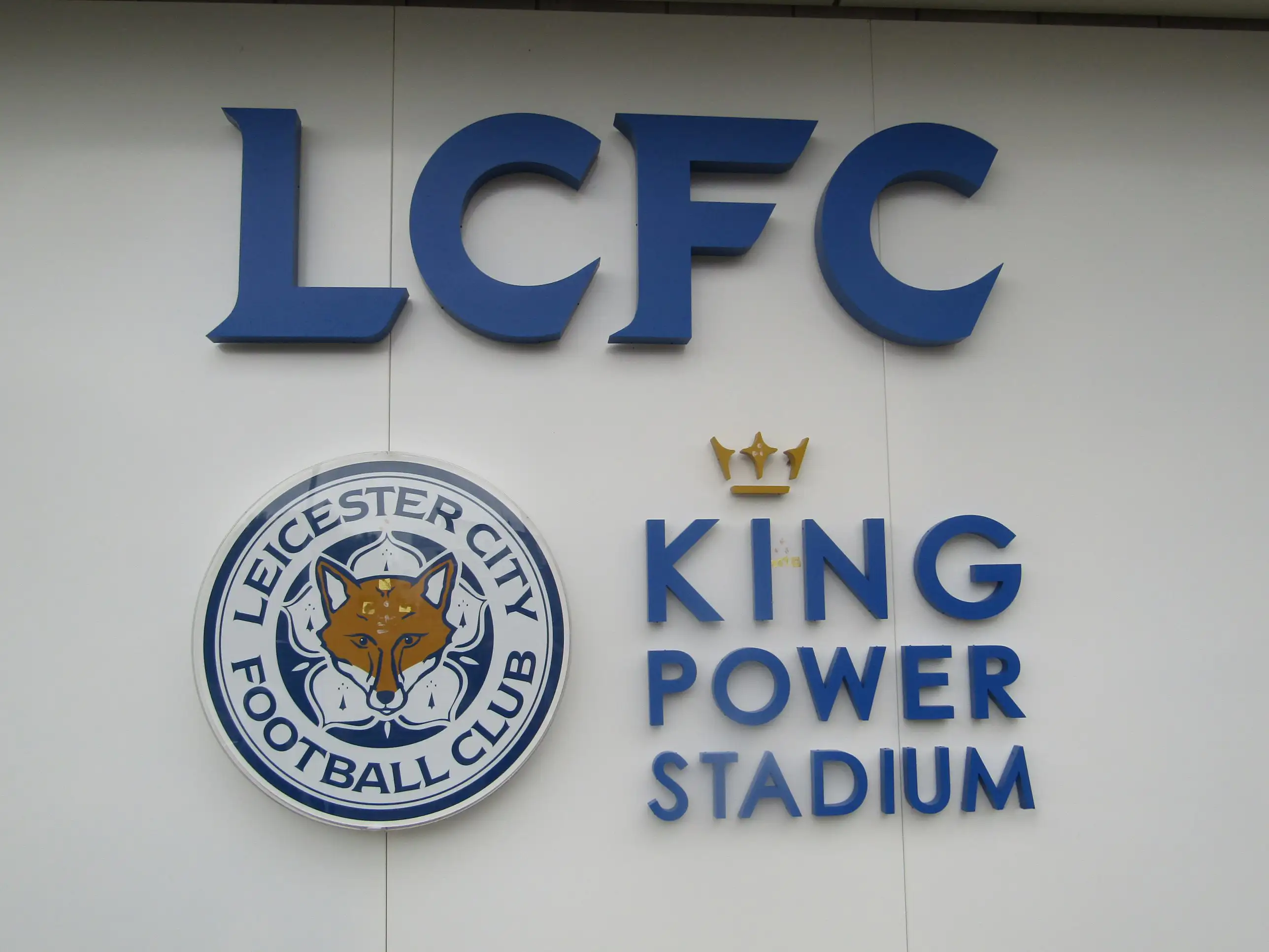 Une enseigne sur le King Power Stadium à Leicester