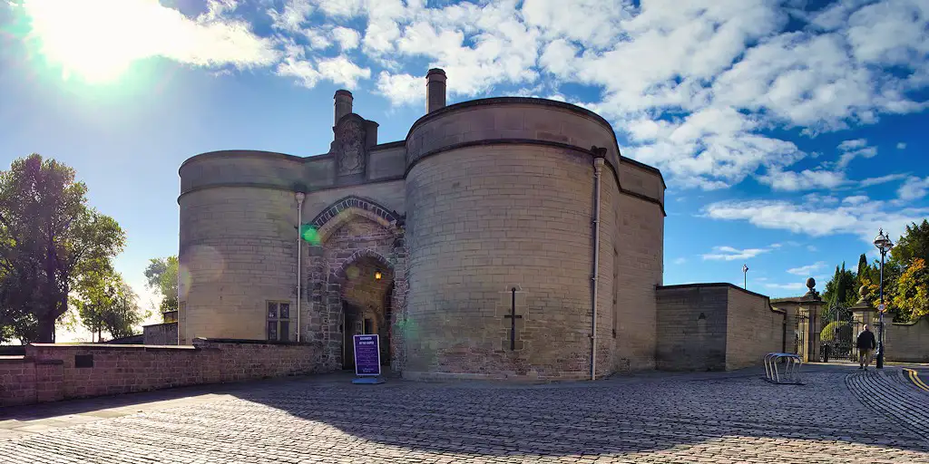 Mur extérieur et entrée du château de Nottingham.