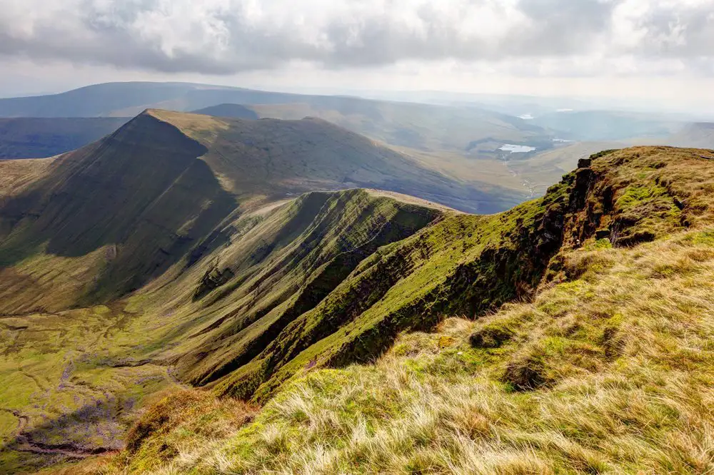 Uitzicht op een bergkam in Wales.
