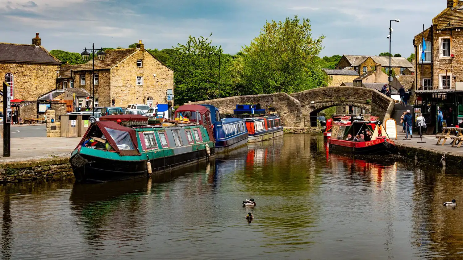 Des bateaux sur le bassin canal à Skipton, dans le Yorkshire.