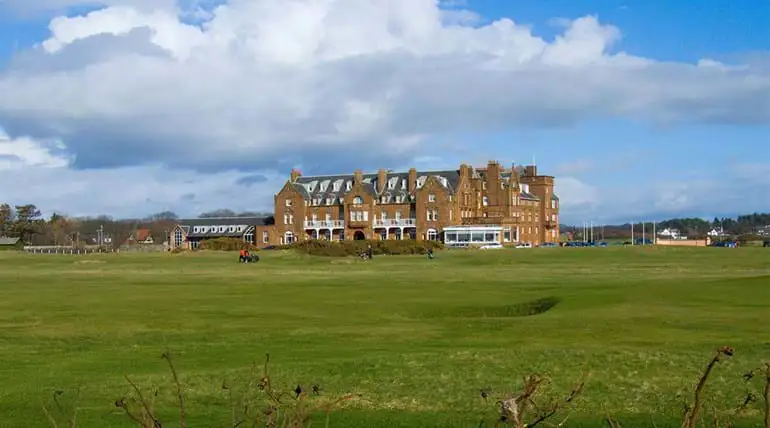 L'impressionnant club-house du Royal Troon