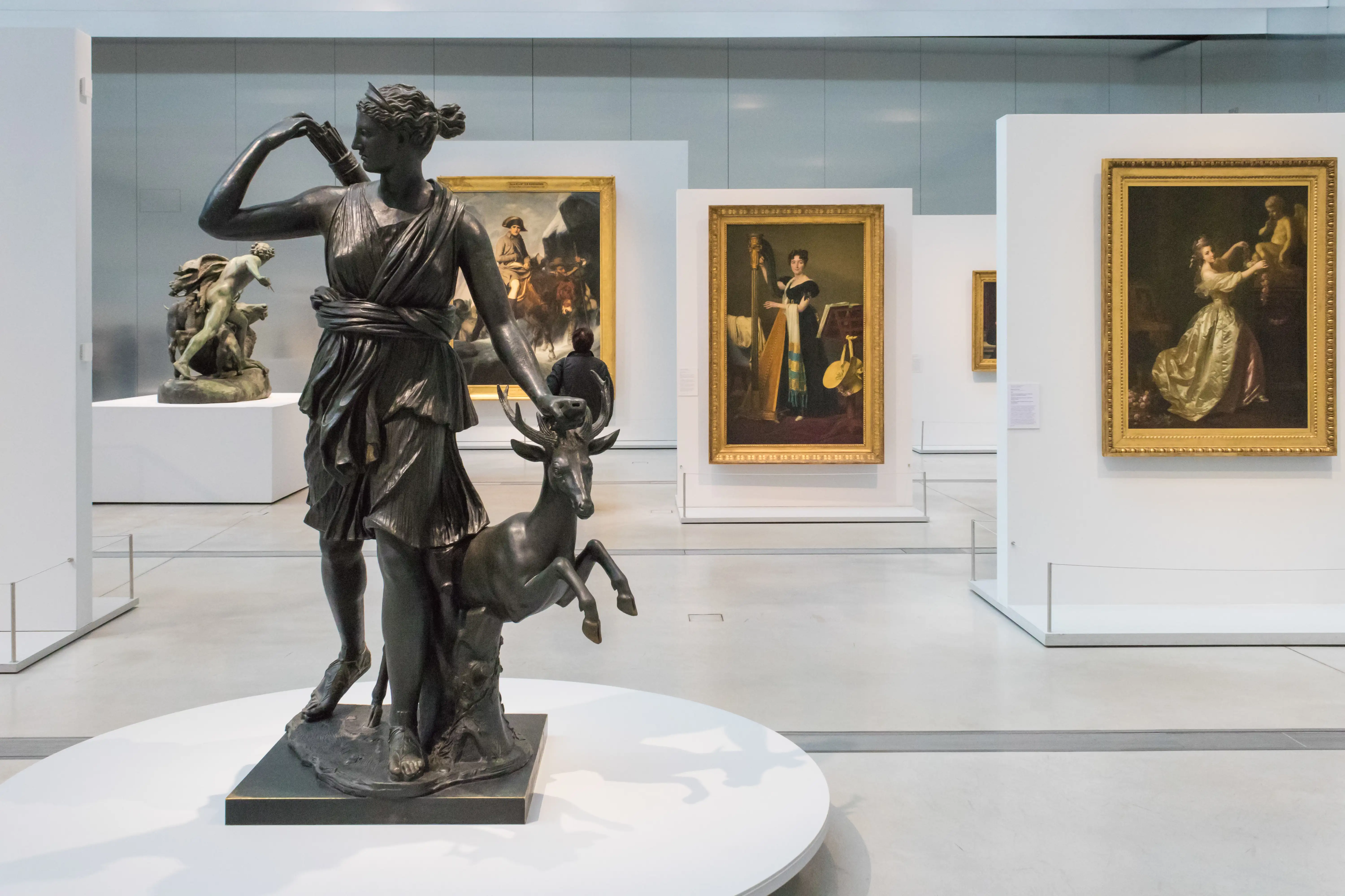 Classical sculpture in black with oil paintings in Galerie du Temps,  Louvre-Lens